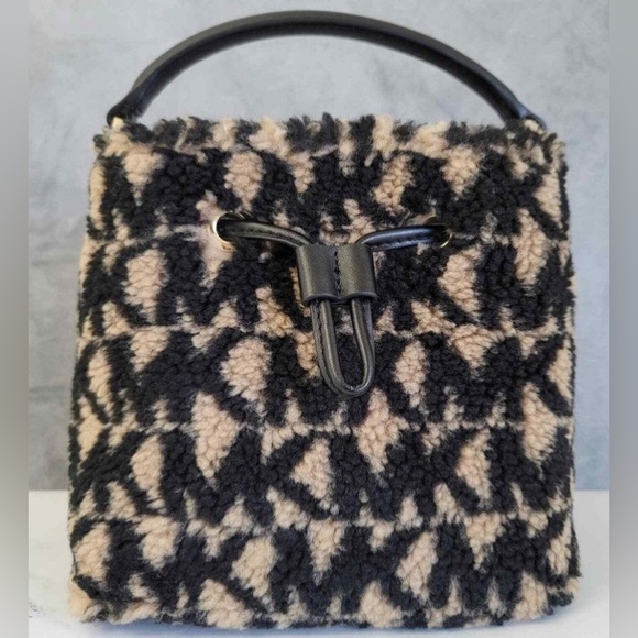 Authentic Michael Kors Black and Tan Crossbody Bag ❗️Final Sale❗️ - Picture 1 of 3